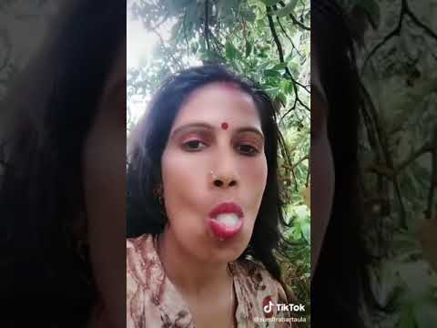 Romantic Indian Bhabhi eating fruit 😜🌹🥂. Subscribe for more videos