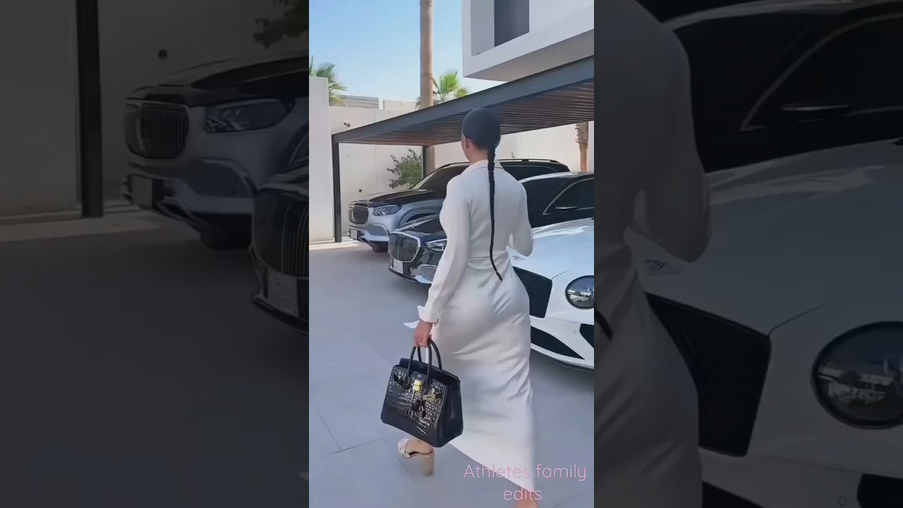 Ronaldo looking At Georgina bum 🍑🤣