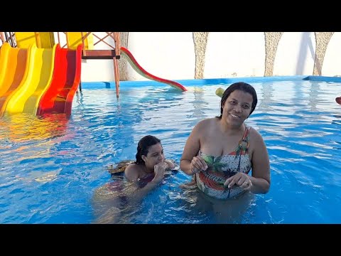 Rotina de maratona de vídeos na piscina do clube e na super piscina com sucesso