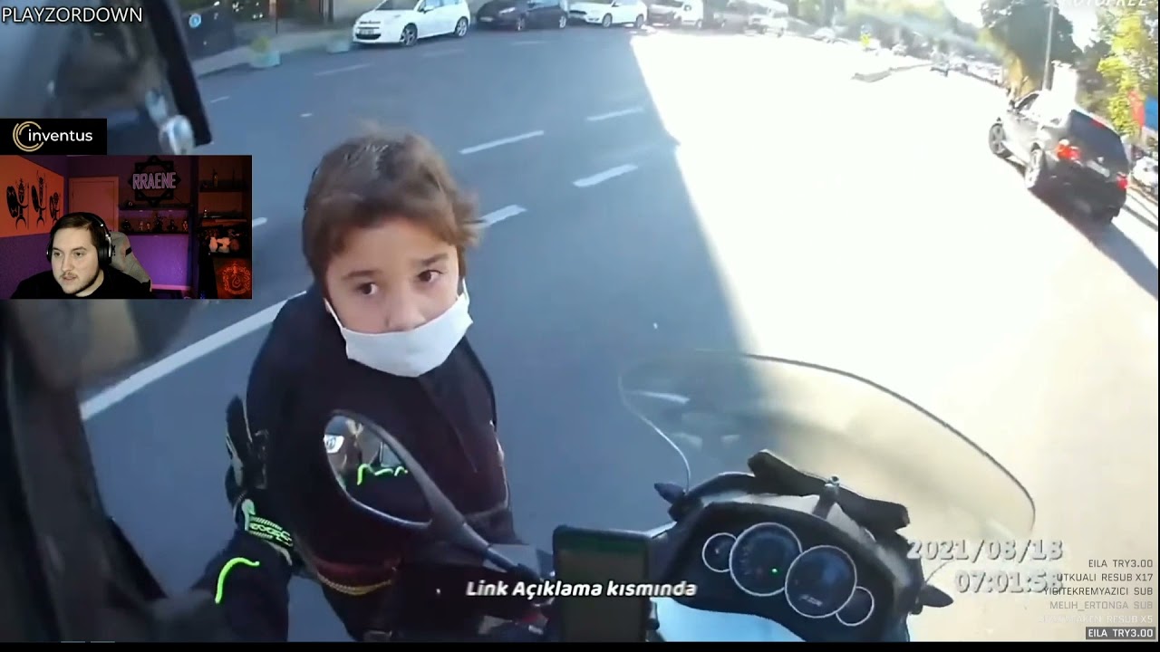Rraenee Motorcu Kazalarını İzliyor