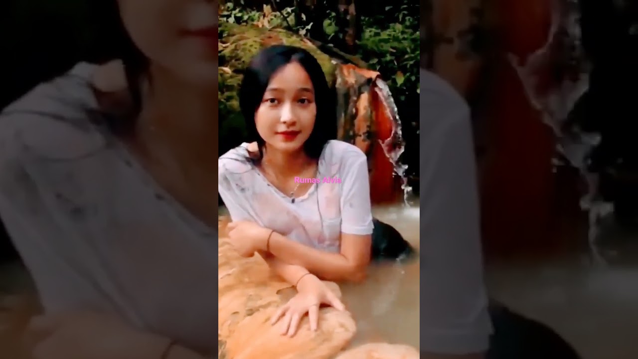 Rumas Alvia sedang mandi