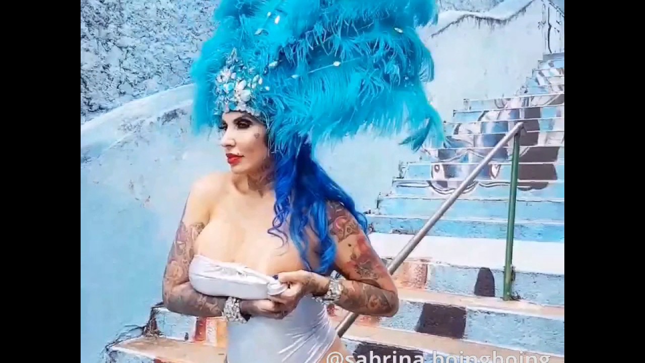 Sabrina boing boing seminua nas escadarias do Sumaré SP carnaval