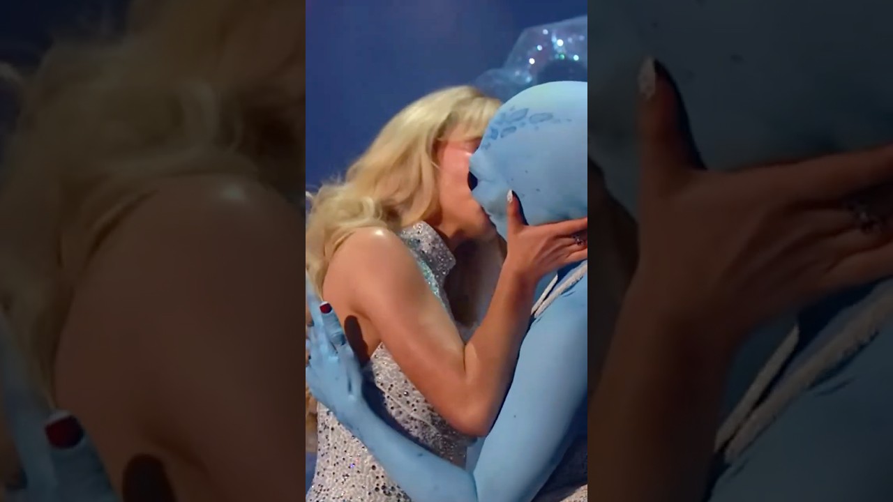 Sabrina Carpenter kisses an alien while singing 'Taste'!