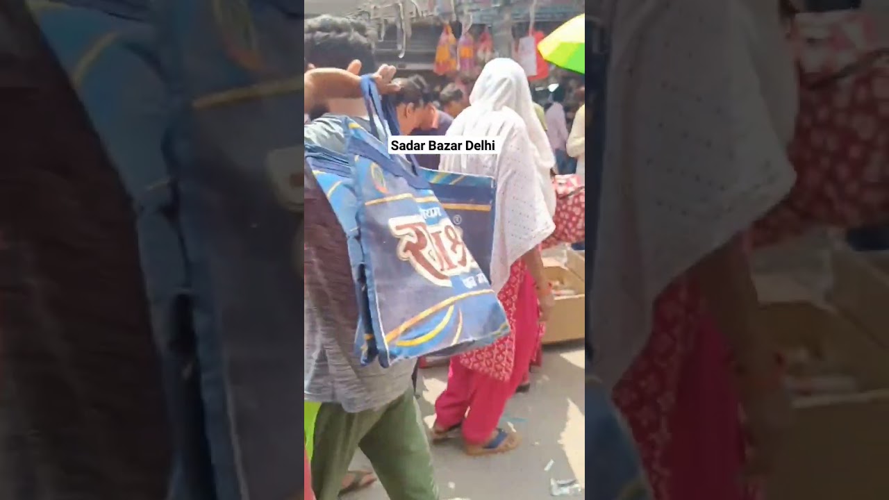 Sadar Bazar Delhi Harkat Bazz Ladka #viral #sadarbazar #sadarbazarmarket #sadarbazardelhi