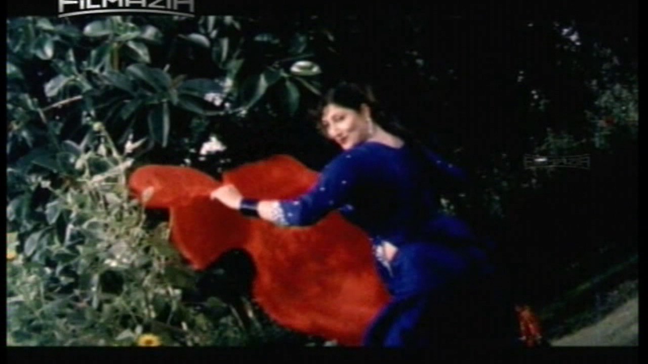 saima shakes massive hips