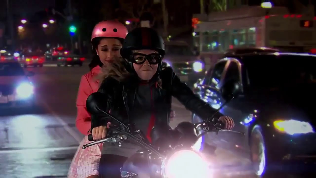 Sam and Cat Tickle Scene