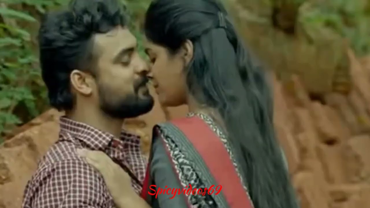 Samyuktha Menon Kissing scene with Tovino Thomas in Theevandi Movie #desi #kiss