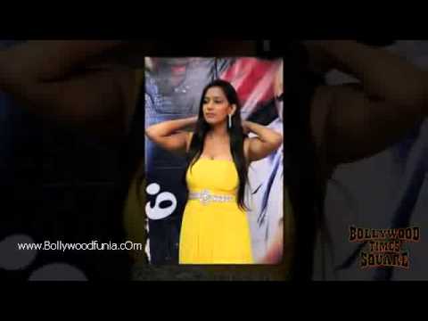 Sanjana Singh Show Her Big Bosoms Cleavage On the Red Carpet 2013 @ Bollywoodfunia cOm