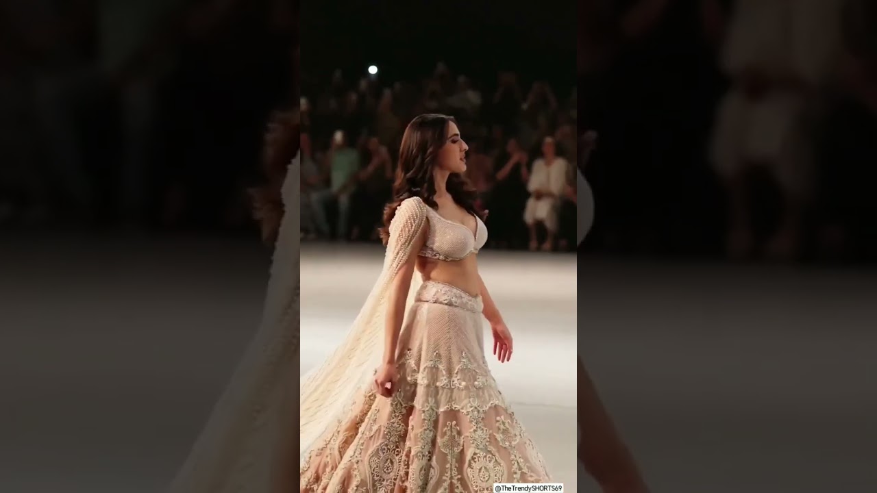 Sara Ali khan hot😍sexy moment#bollywood_actress#viral_boob#trending#viralvideo@TheTrendySHORTS69