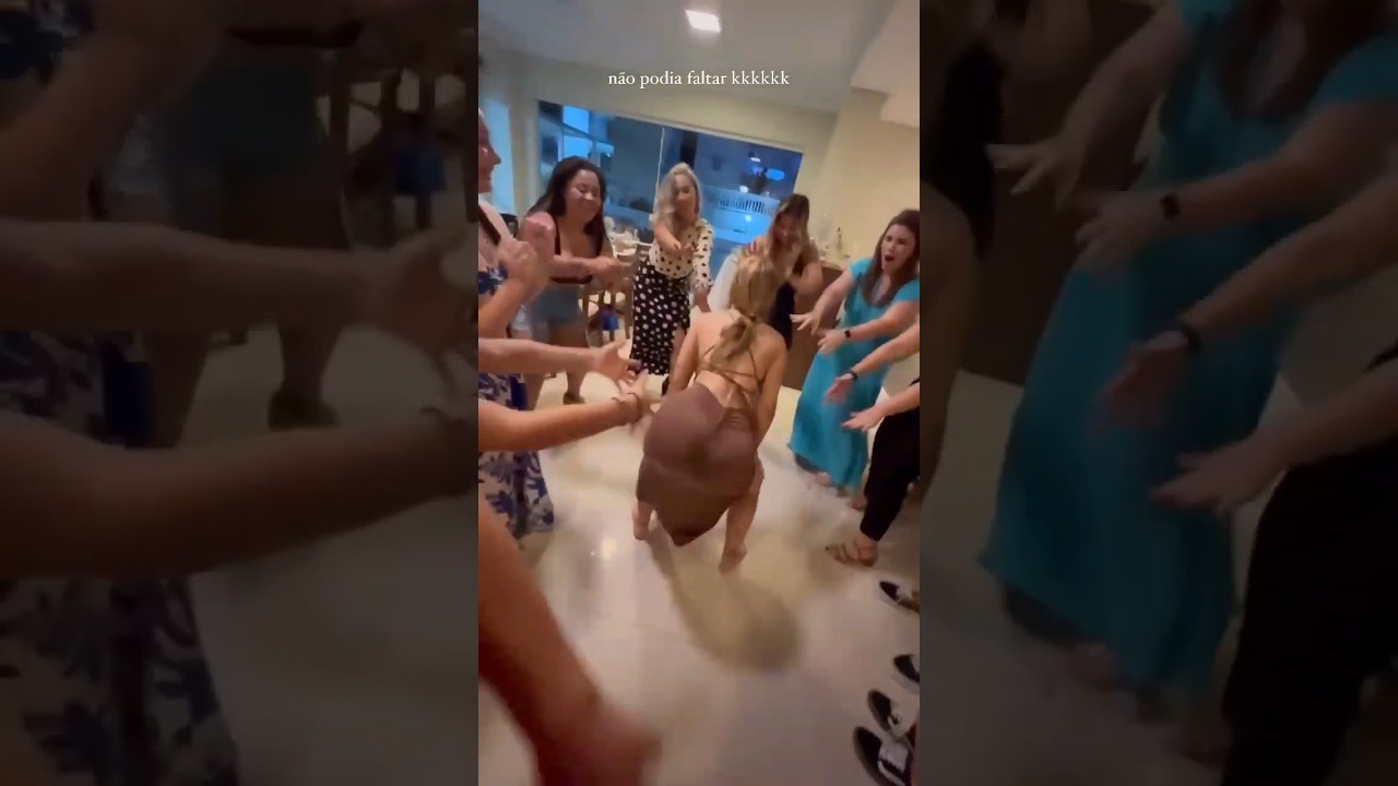 Sarah Estanislau rebolando de saia curta 💕🤤