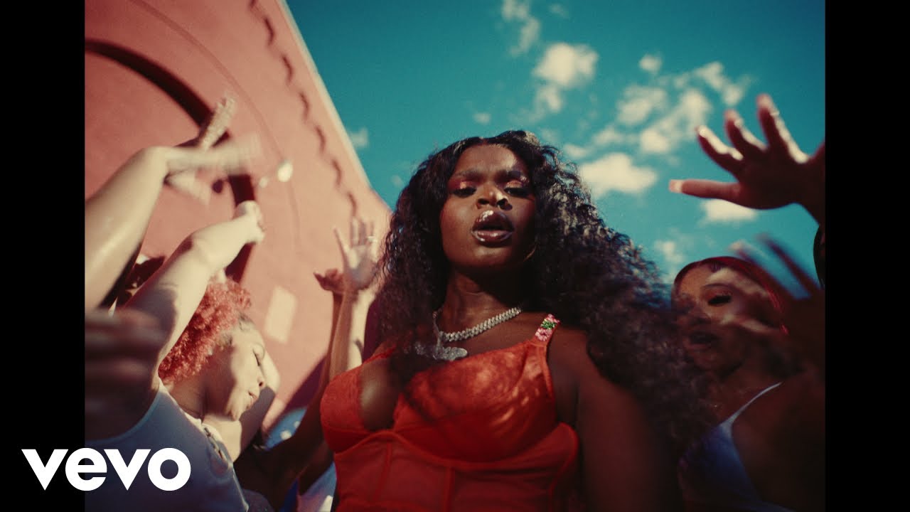 ScarLip - She's Hot (Official Music Video)