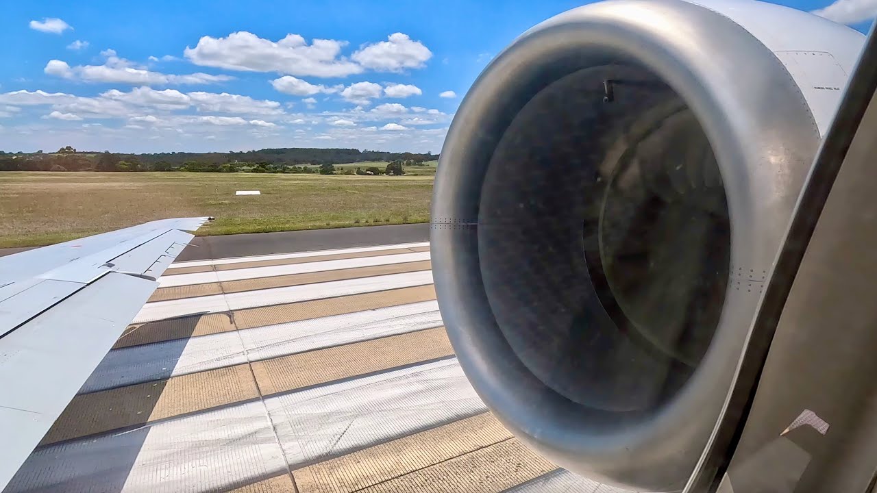 Screaming Boeing 717 takeoff from Melbourne