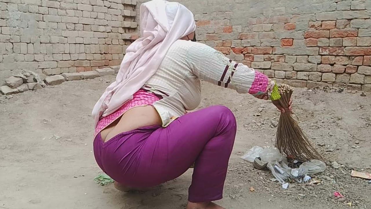 Sehan Mein Jharo Lagaya _ Village Woman Work _ Desi Aunty Cleaning Vlog _ Pakistani Family Vlog