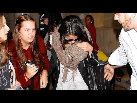 Selena Gomez Totally IGNORES Her Adoring Fans At LAX [2013]
