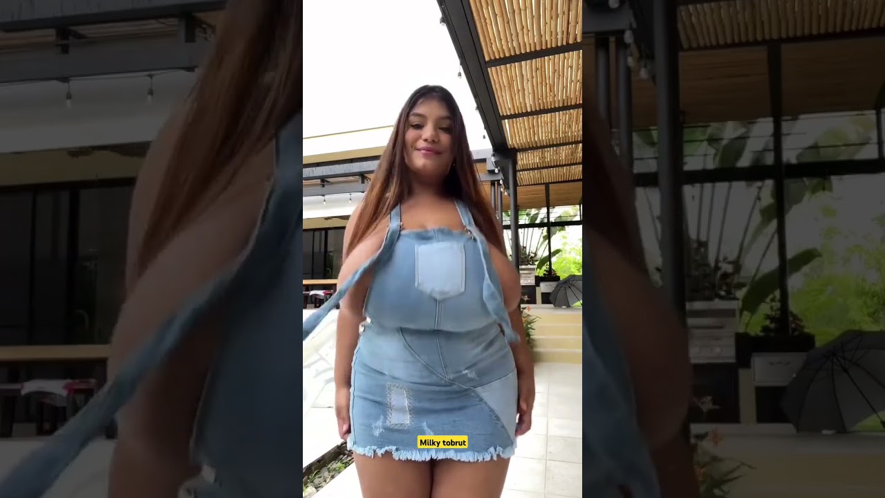 Semangka super milik tante #rambutpanjang #jandapirang #trending #tanktop #tiktokhot #bra #denim