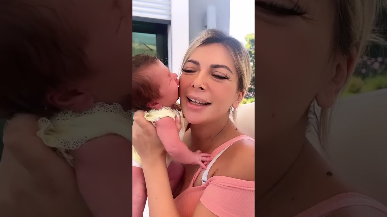 Senin süt arayan ağzını severim! #mynewborn #emzirme #breastfeeding