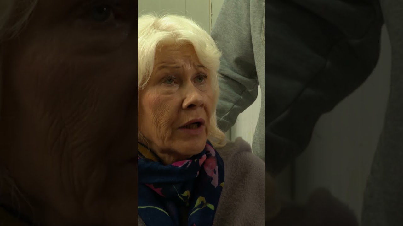 Seniorom nie starcza na jedzenie, posunęli się do kradzieży? 👀 | Ukryta Prawda #shorts