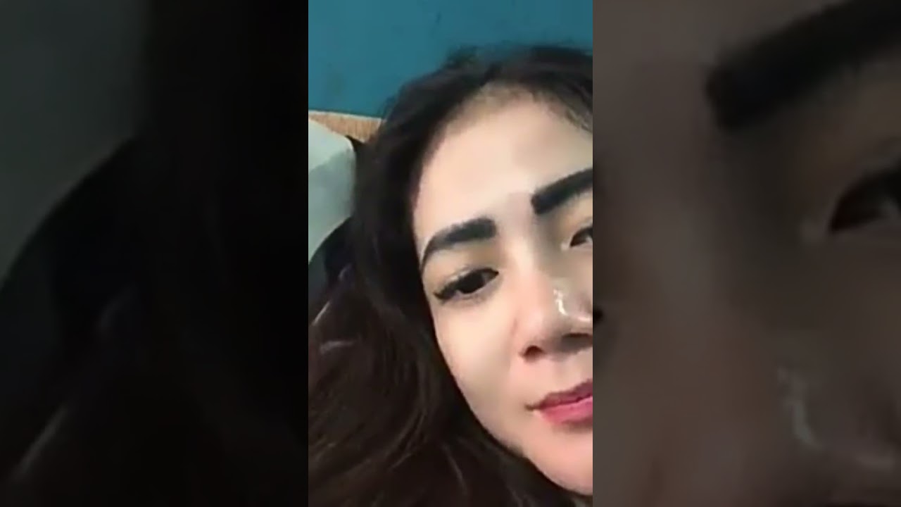 senyumannya itu lho. tapi sayang udh tak pernah ada lagi diroom#bigo
