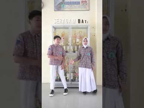 Seragam siswa siswi SMP Negeri 3 Demak