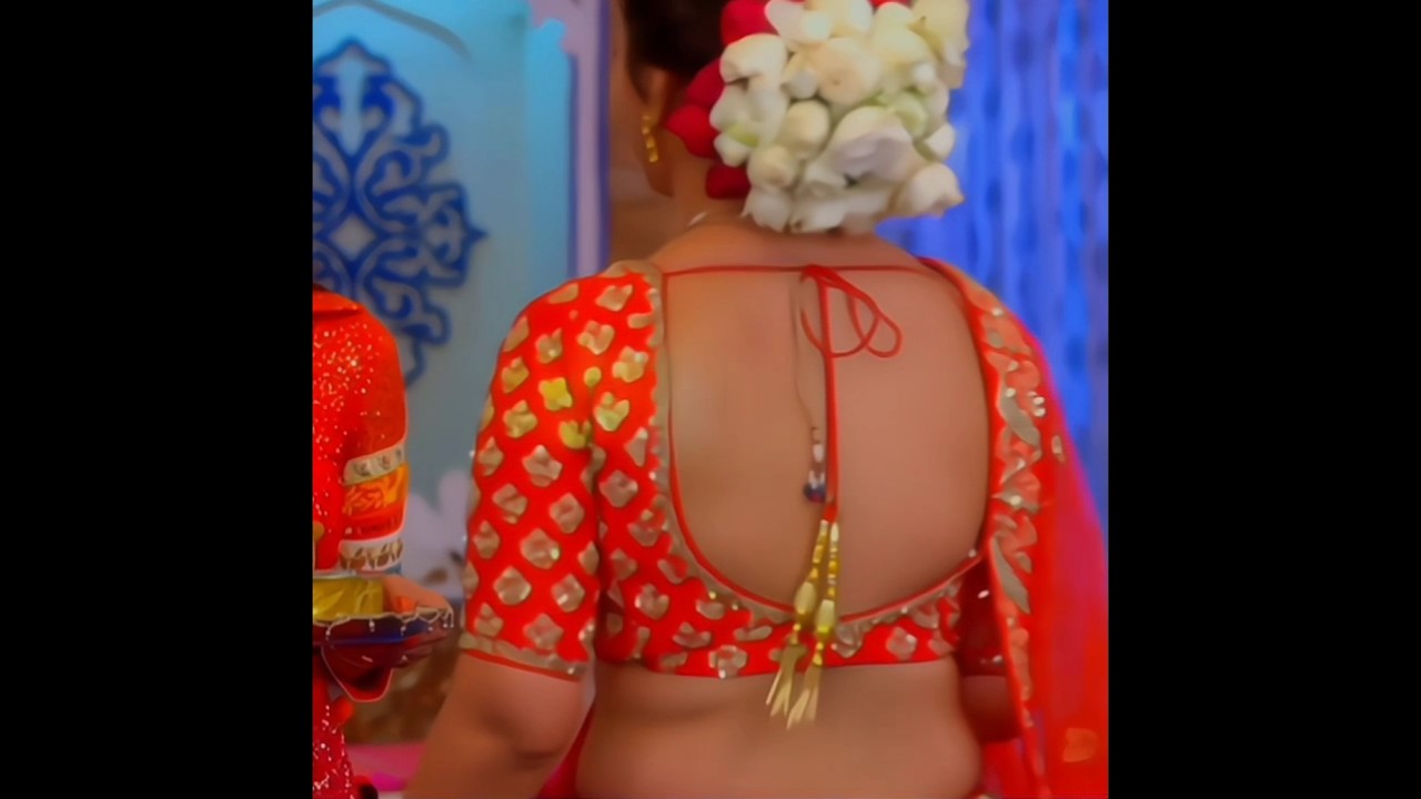 serail actress backless #serial #actress #saree #shorts