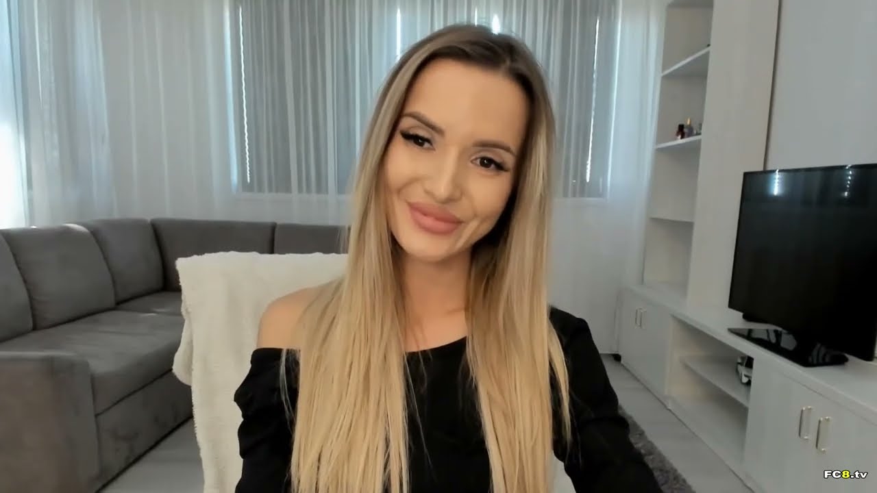 Serving looks and WiFi connections, multitasking queen