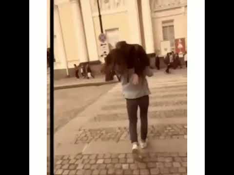 Sevgilim beni kucağına aldı...
