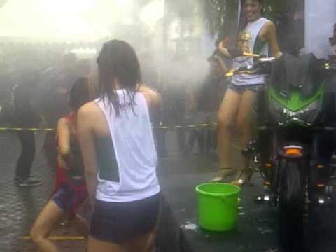 Sexy dance lady wash primadona