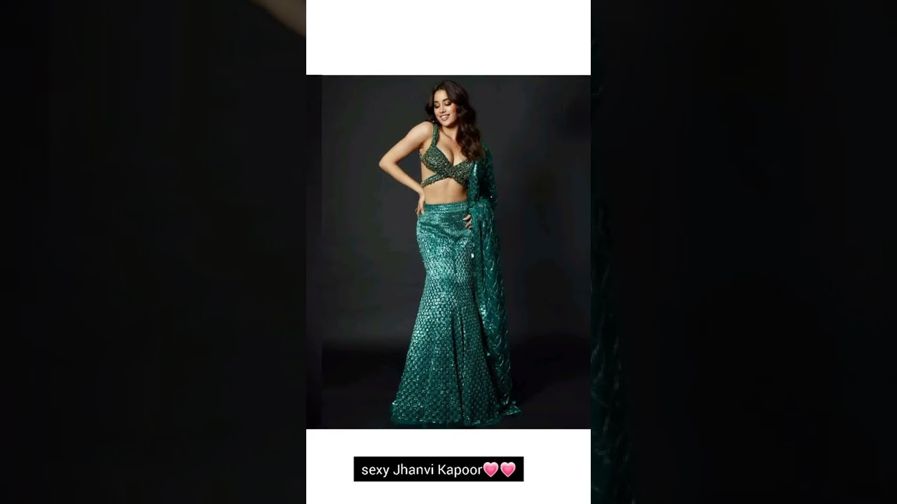 sexy Jhanvi Kapoor in sexy green Saree💗💗💗