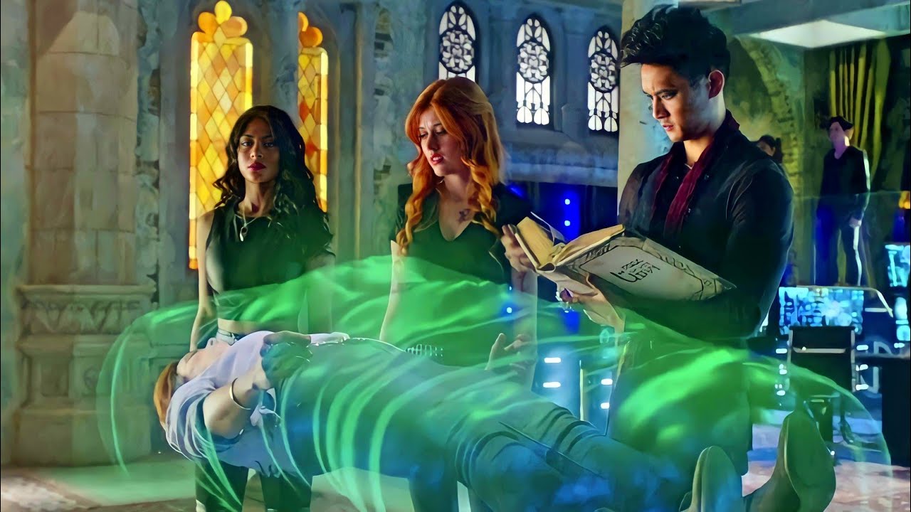 Shadowhunters full S1 Explained in Hindi/Urdu | film Summarized हिन्दी/اردو Voice Over
