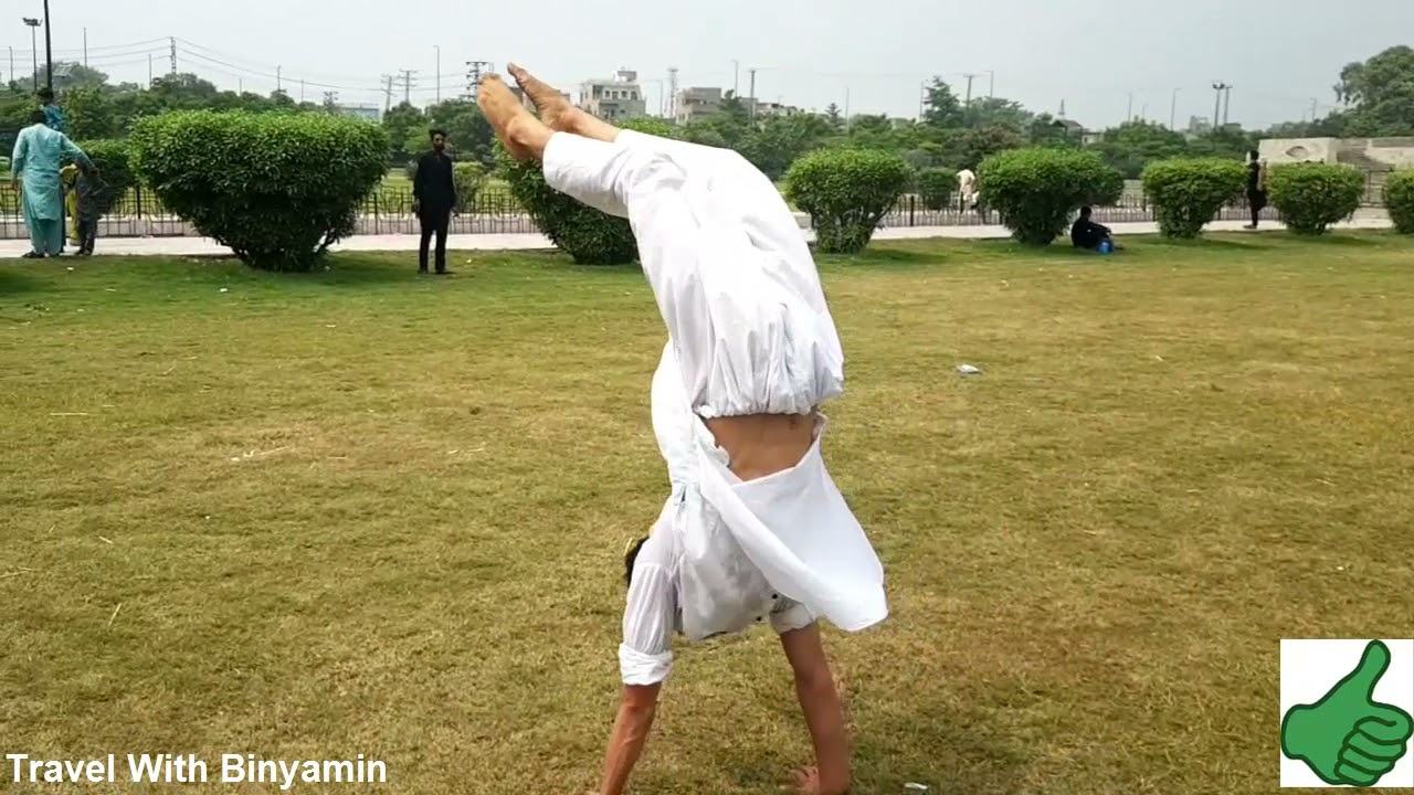 Shah Hussain in Lahore ( Head Stand performance at Minar-e-Pakistan Lahore)