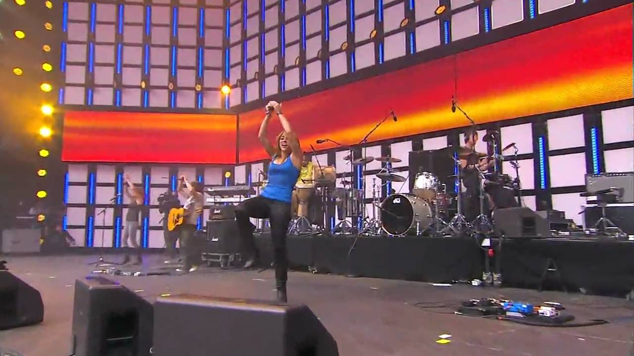 Shakira - Hips Don't Lie (Live Earth) 2007 720p x264-HDB.mkv