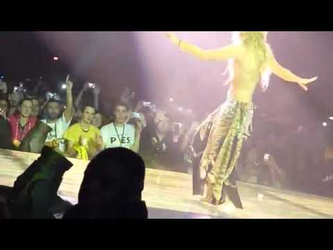 Shakira - Ojos Asi (Bercy, Paris- The Sun Comes Out Sale El Sol)