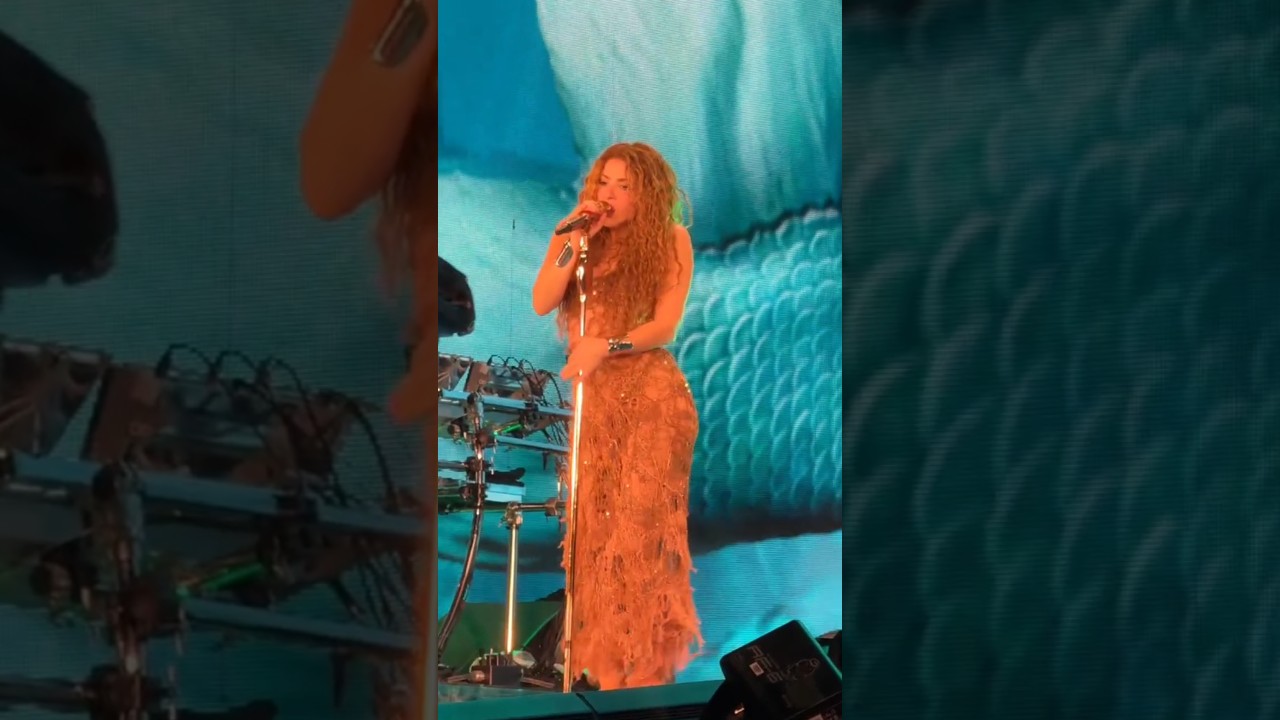 Shakira canta 