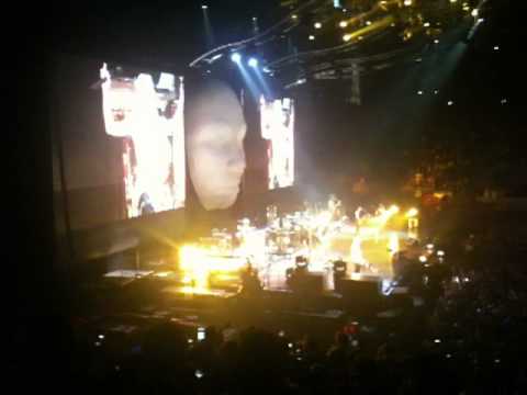Shakira Live Bercy 2010 - Ojos Asi