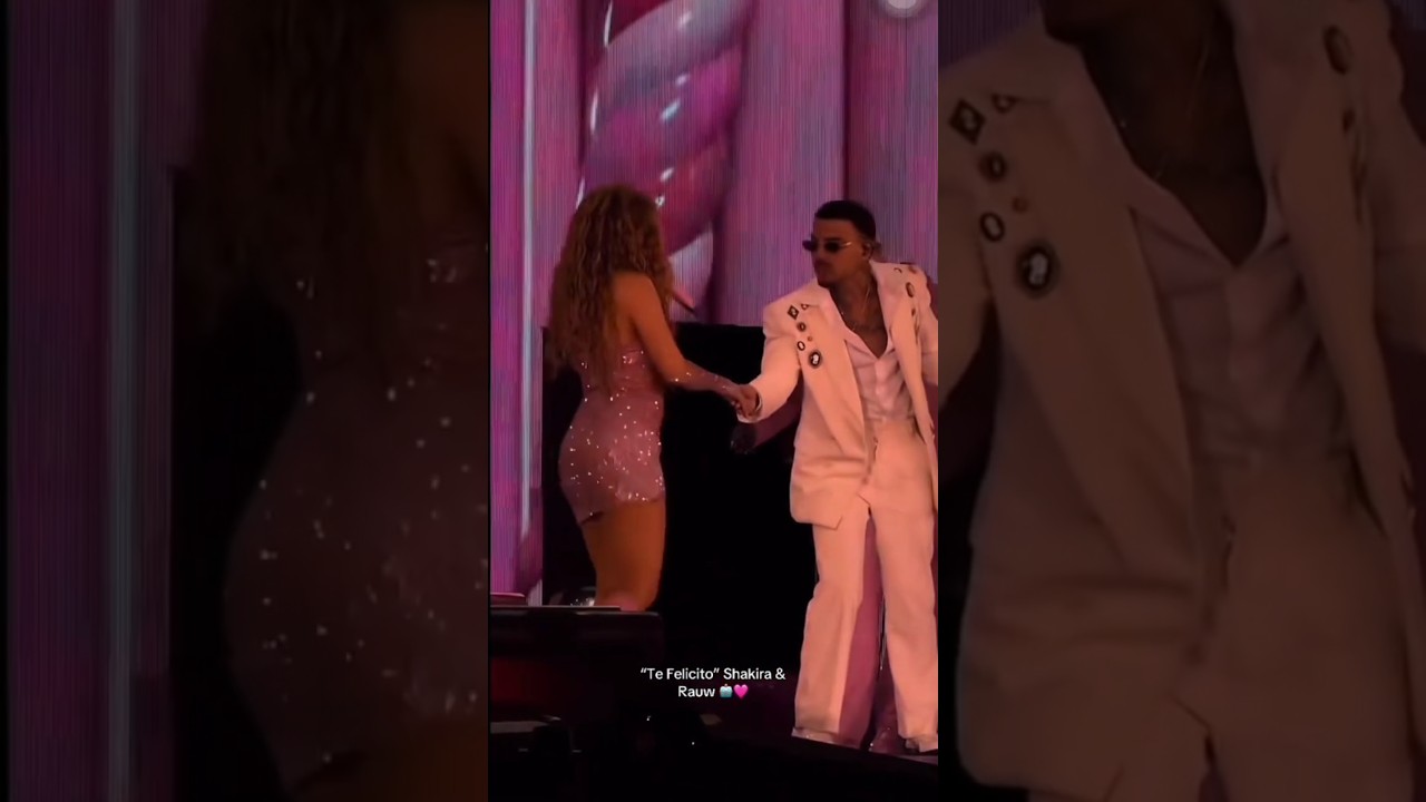 Shakira y Rauw Alejandro cantan 