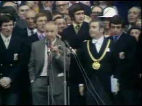 Shanks speaks to the people