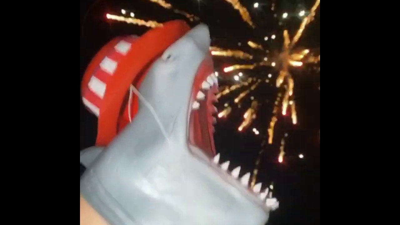 SHARK PUPPET 4TH OF JULY!!!!!