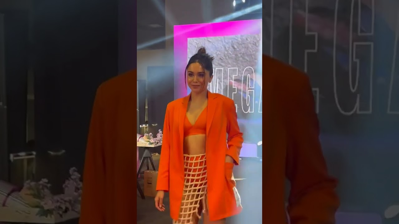 SHARVARI WAGH LOOKS HOT AT ELLE AWARDS #SHARVARI #SHORTS #SHORTVIDEO