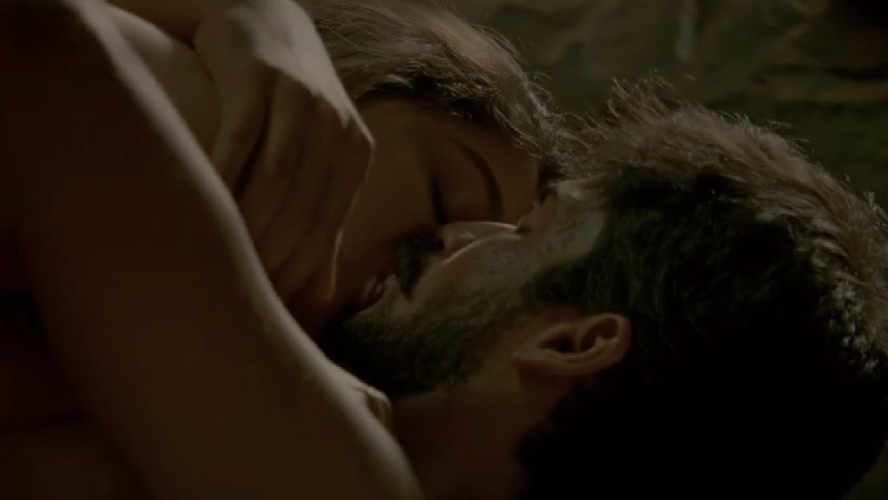 Sharvari Wagh Munjhya Hot Kissing Scene