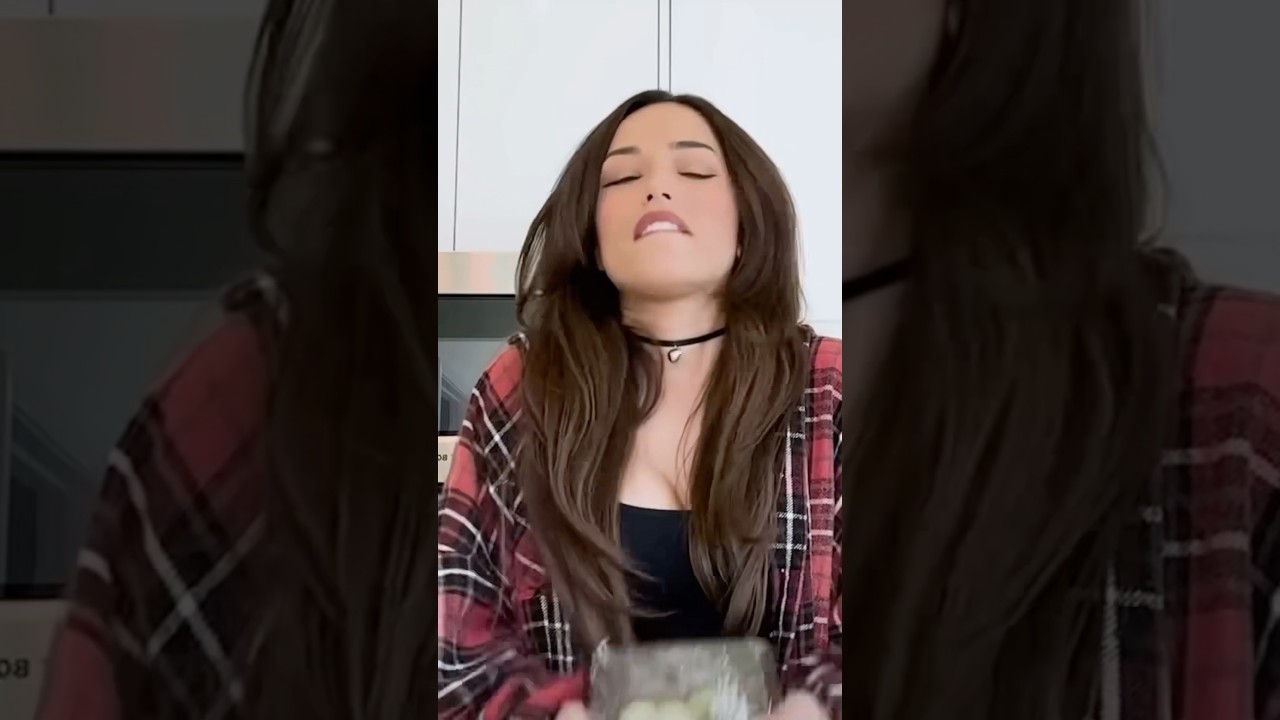 SHE FORGOT HER CAMERA WAS ON!!! #valkyrae #fuslie #shorts