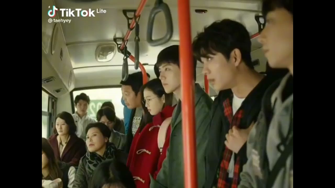 🔥❤She got harassed on the bus the cute boy saved her 🥺💕