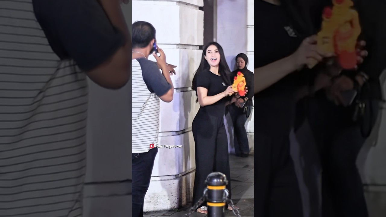 She was very shock! Water gun prank #laugh #funny #shorts #trending