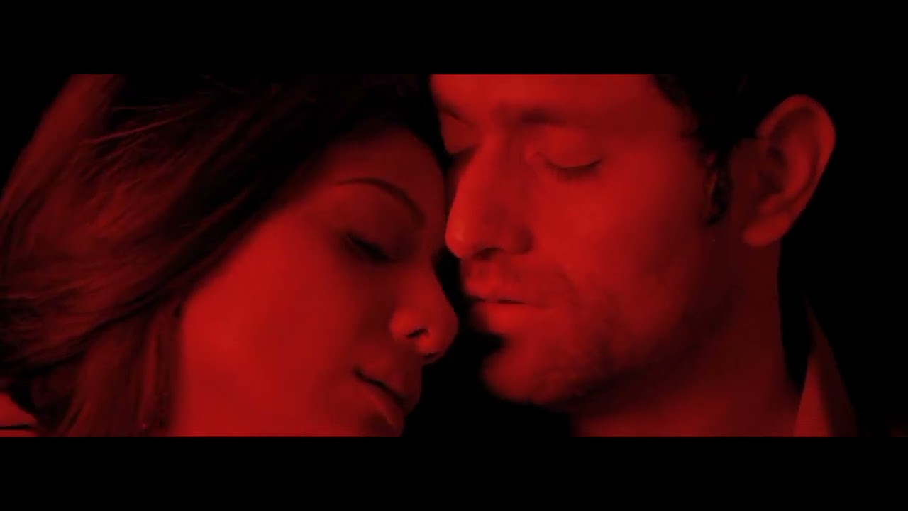 Shiney Ahuja and Shilpa Shetty Romance scene. Life In A Metro scene. #romantic #metro #lifeinametro