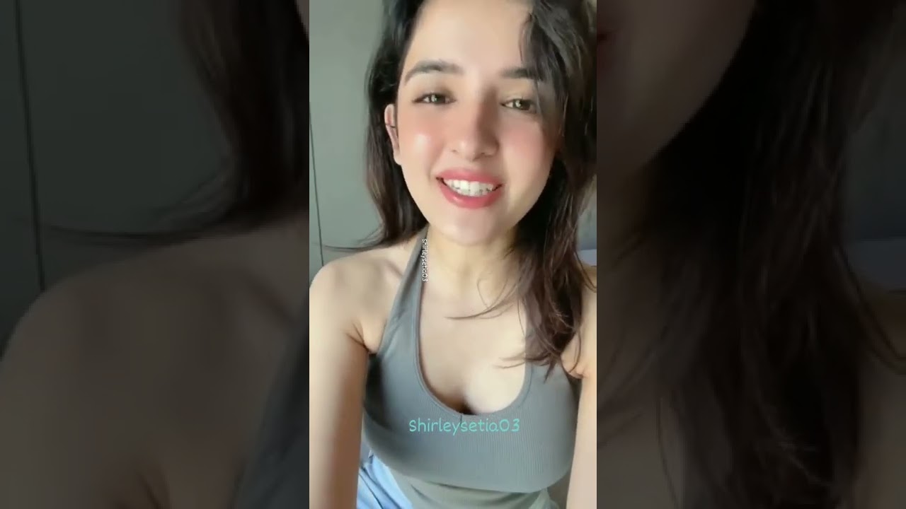 Shirley Setia 😘 big Cleavage Showing 😍 Tight Shirley Setia body
