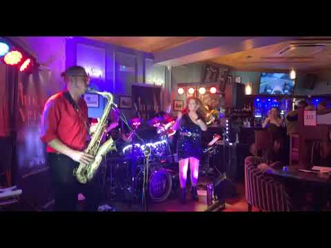 Short Clip - Rhythm is a Dancer (Snap)  Murphy's Bar Blessington 2021