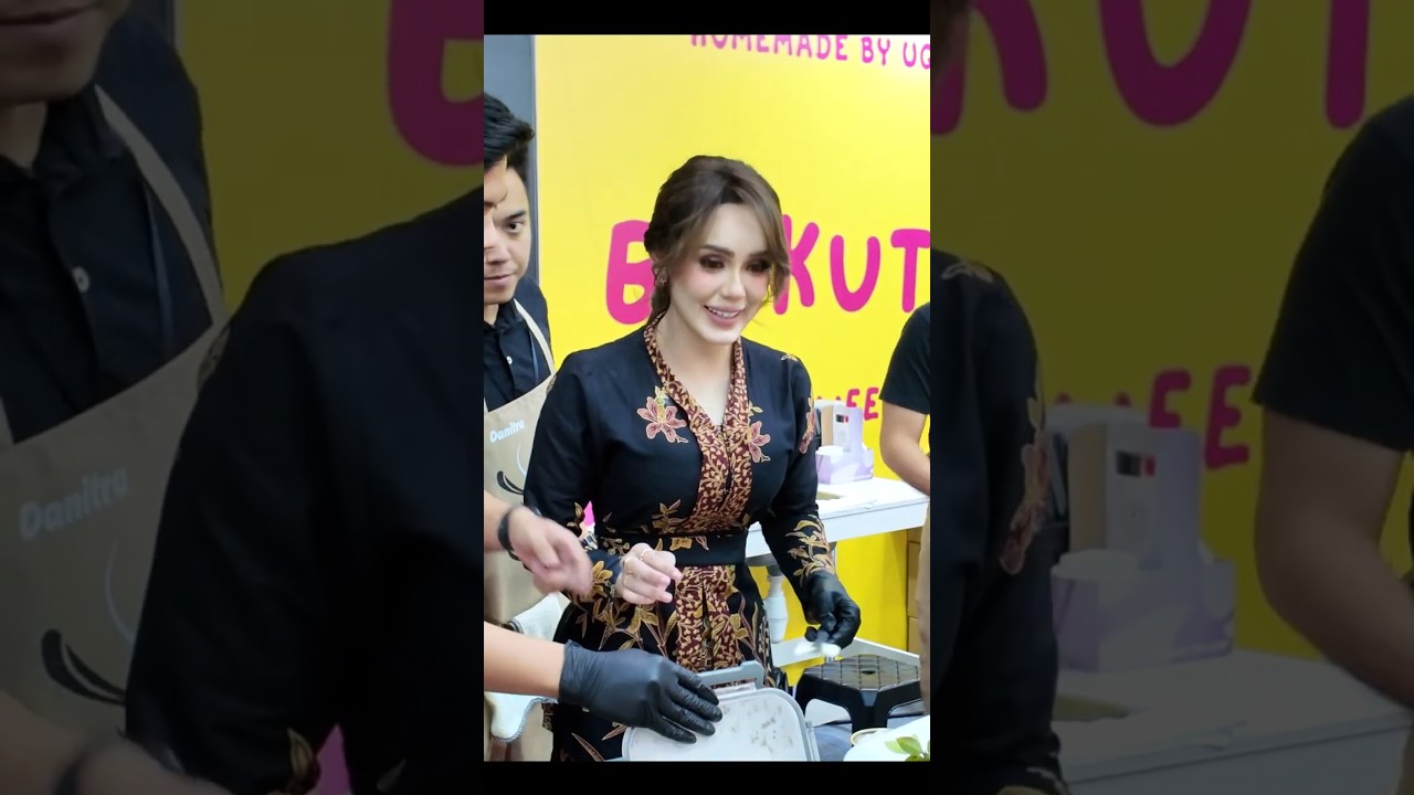 #shorts Uqasha Senrose at Absolut Bazaar 2025 #singapore #sweet #uqashasenrose #bazaar #kopi #pretty