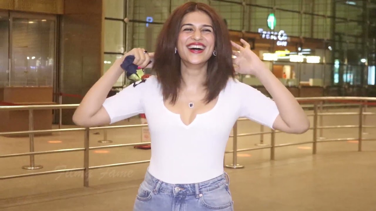 Shraddha Das Flaunts Her Huge H0T Cleavage In White Deep Neck Top Snapped - V Media Entertainment