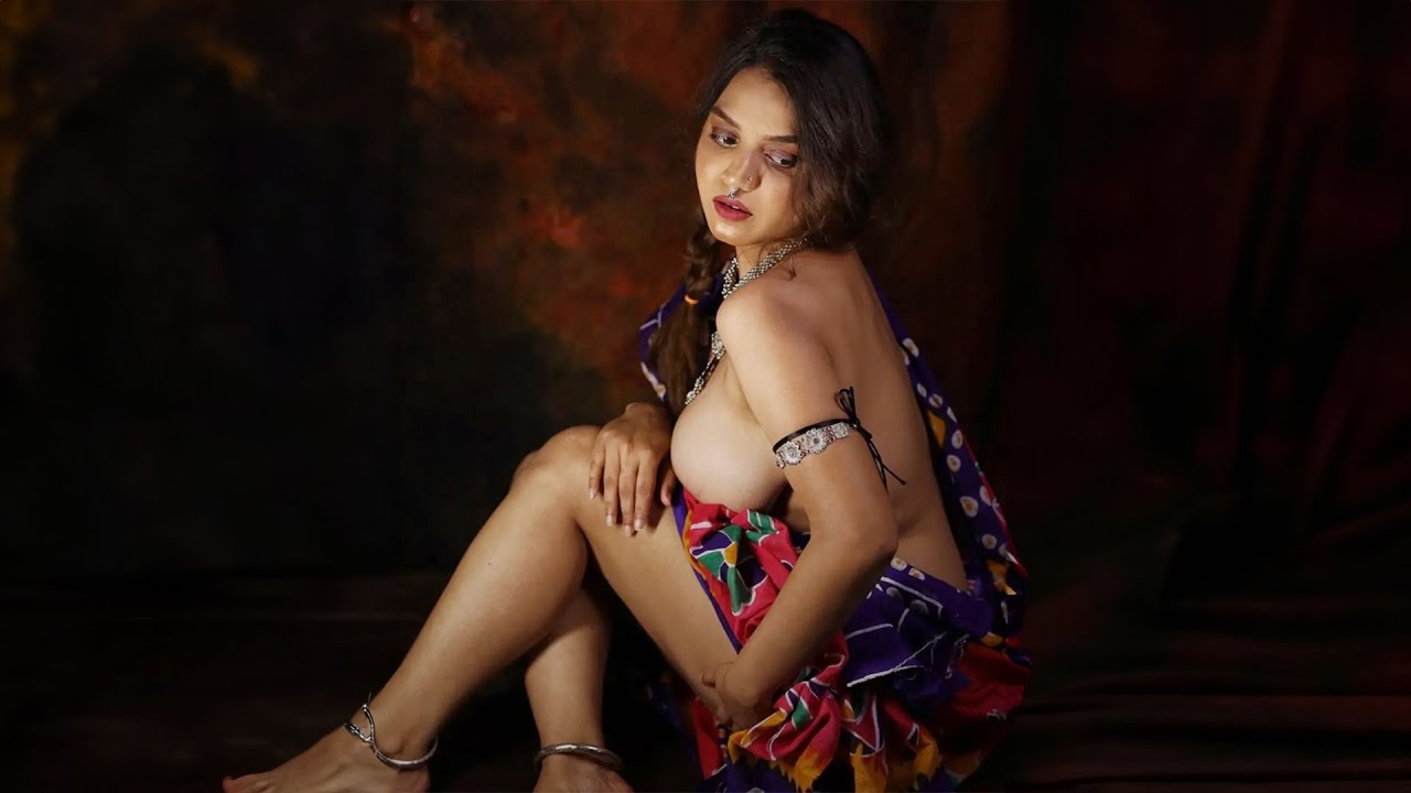 Shrihin Nari Indian Curvy Icon - Saree Curve Model Instagram!