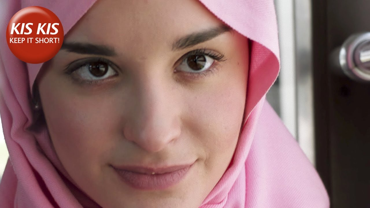 Shy teenager is attracted to a beautiful Muslim girl | 