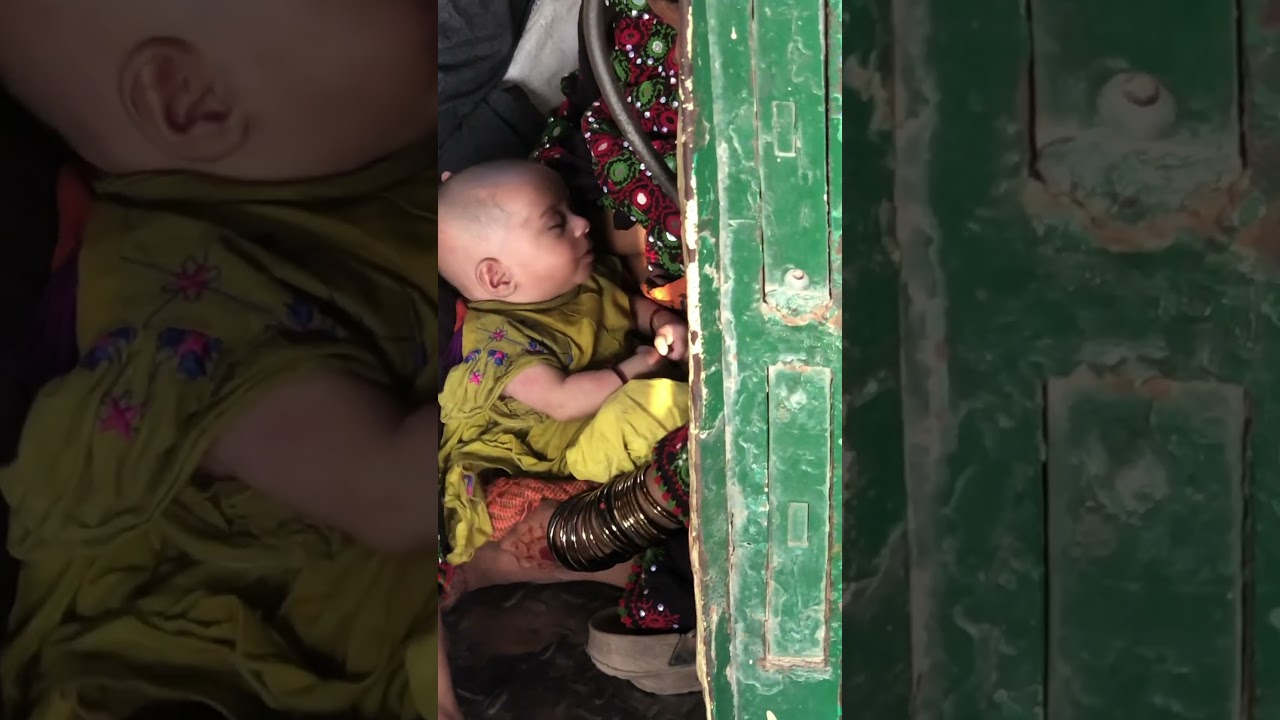 Sindhi Mom Breastfeeding In Train 2024 | Desi Pakistani |